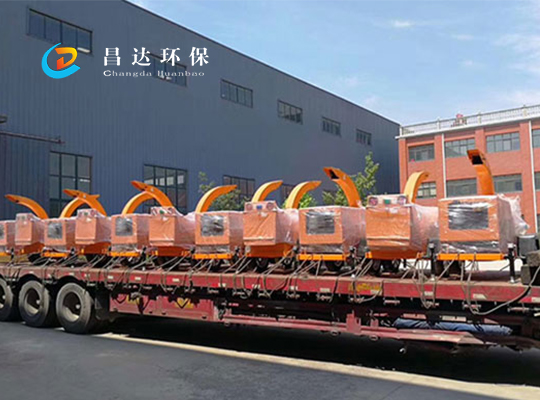 發(fā)貨樹(shù)枝粉碎機(jī)新疆扶貧.jpg